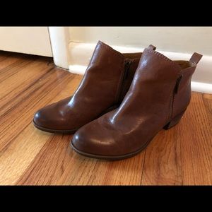 NWOT Lucky Brand Cognac Ankle Booties